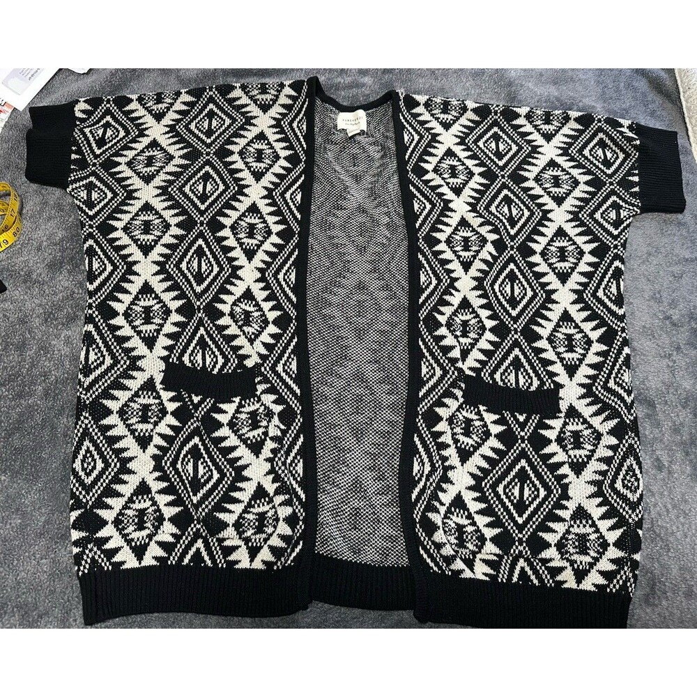 Forever 21 black & white Aztec Southwestern open-front cardigan sweater Size S